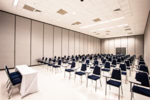 Sala ampla faz parte da Infraestrutura do Centro de Convenções Frei Caneca