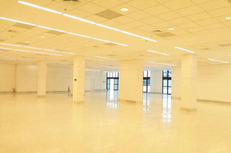 Sala ampla faz parte da Infraestrutura do Centro de Convenções Frei Caneca